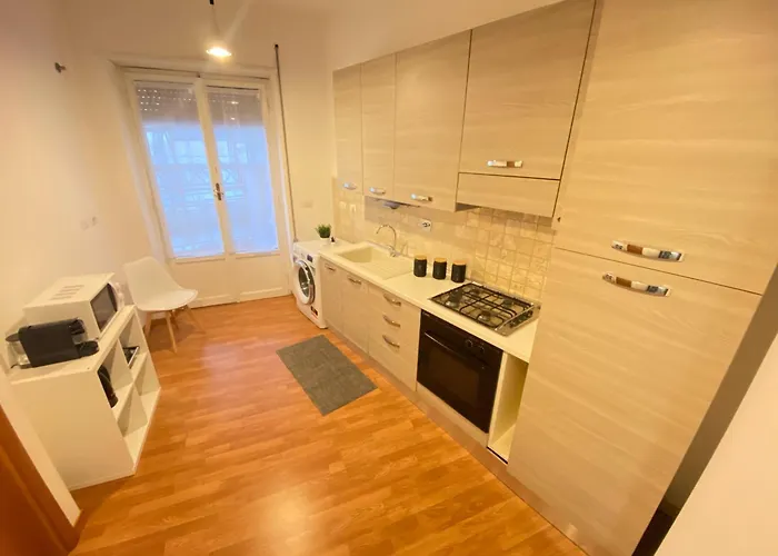 Golden Essence - Terrace & Metro Appartamento