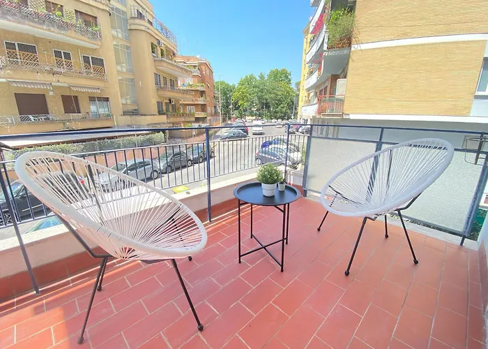 Golden Essence - Terrace & Metro Appartamento *