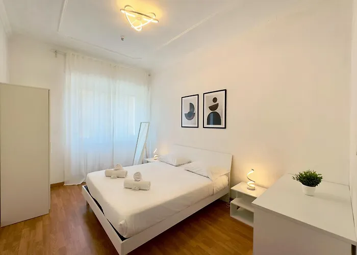 Golden Essence - Terrace & Metro Appartamento *